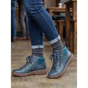 Clarks Caroline Park High Top Sneakers Booties Blue Leather Womens Size 7
